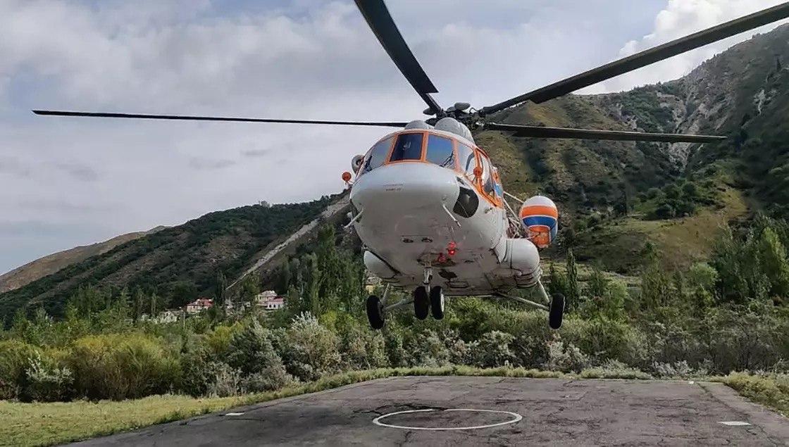 Над Алматы стали летать вертолеты, что обеспокоило горожан