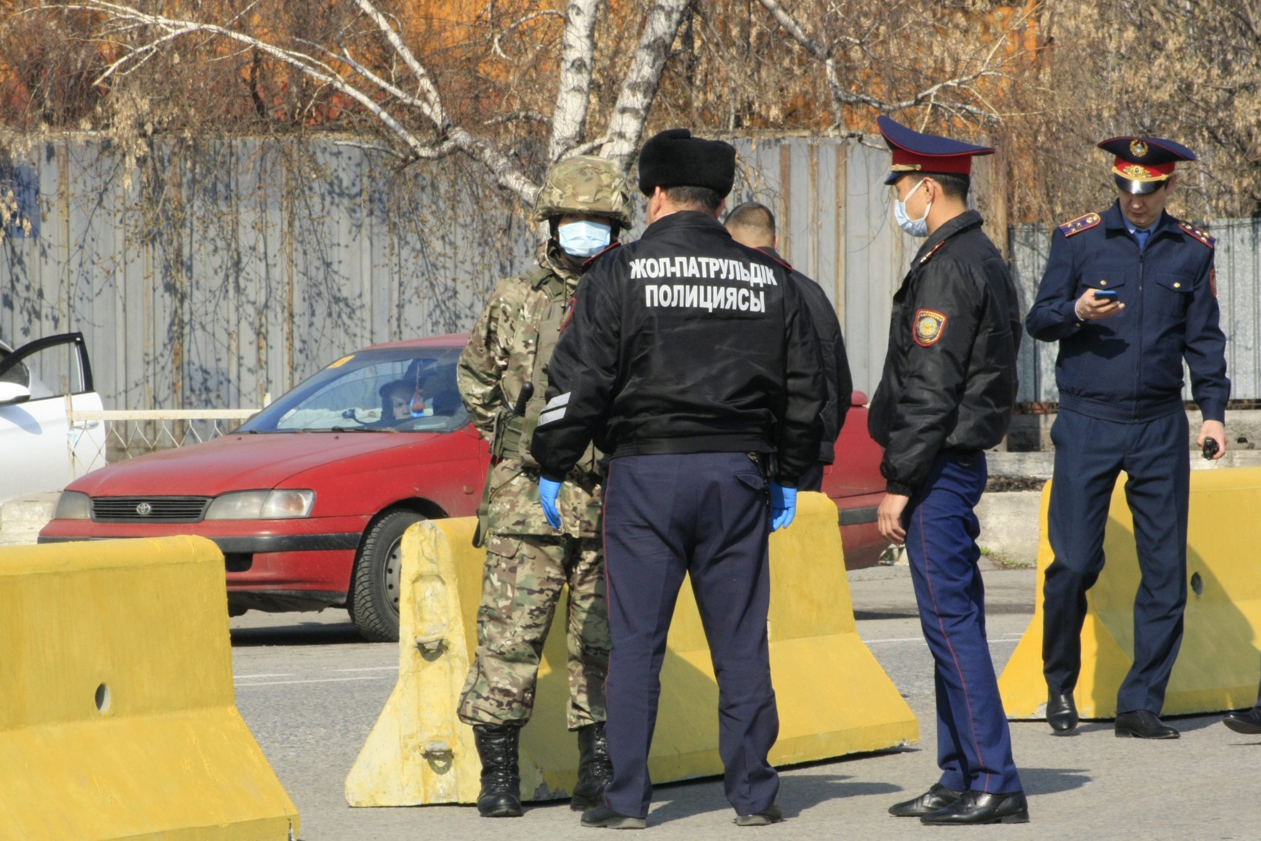 В Алматы сантехник напал с ножом на людей