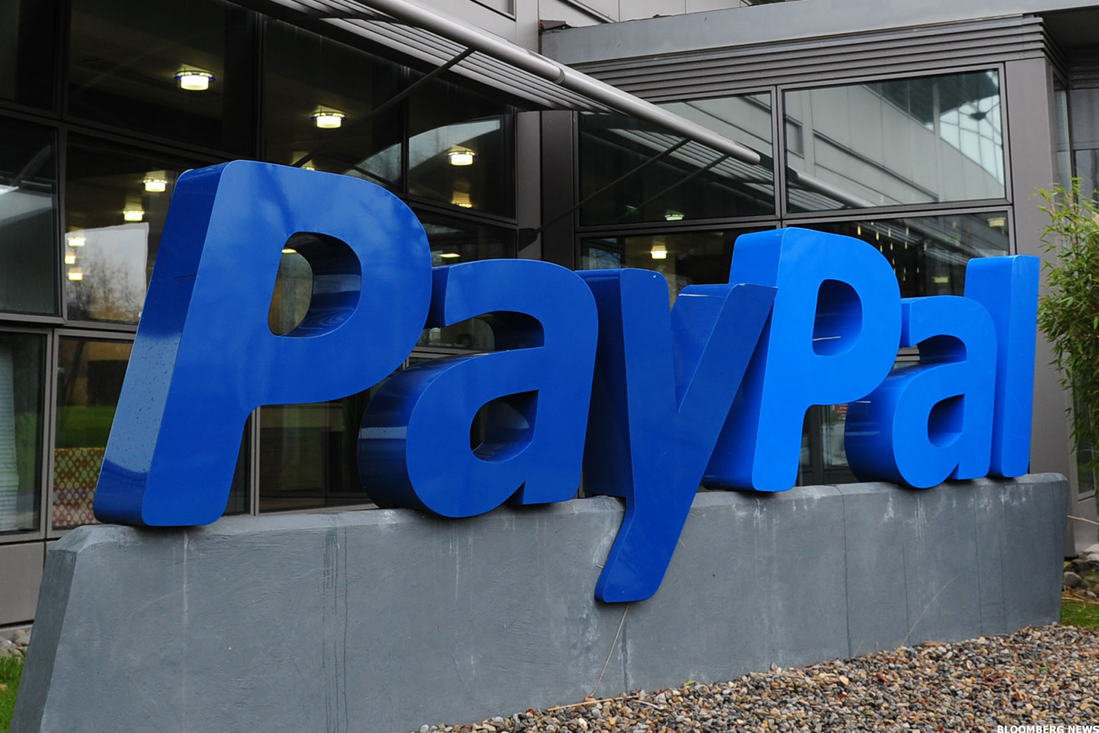 PayPal планирует купить криптокомпании