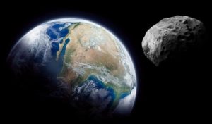 К Земле летят три больших астероида