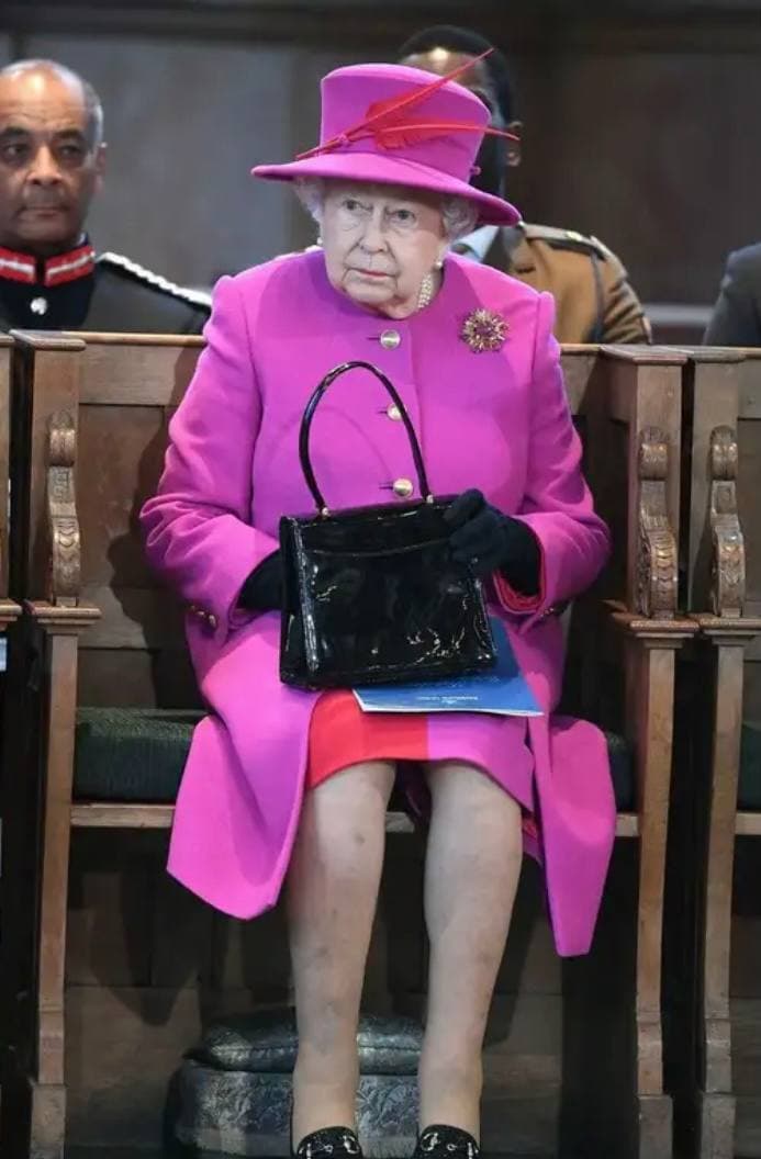 Королева Елизавета ищет себе Instagram-менеджера на зарплату 27 тыс. фунтов стерлингов в год