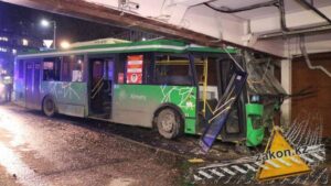 Крупная авария с участием пассажирского автобуса произошла в центре Алматы