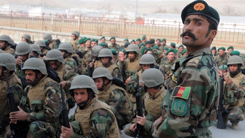 Свыше тысячи афганских военных пересекли границу Таджикистана