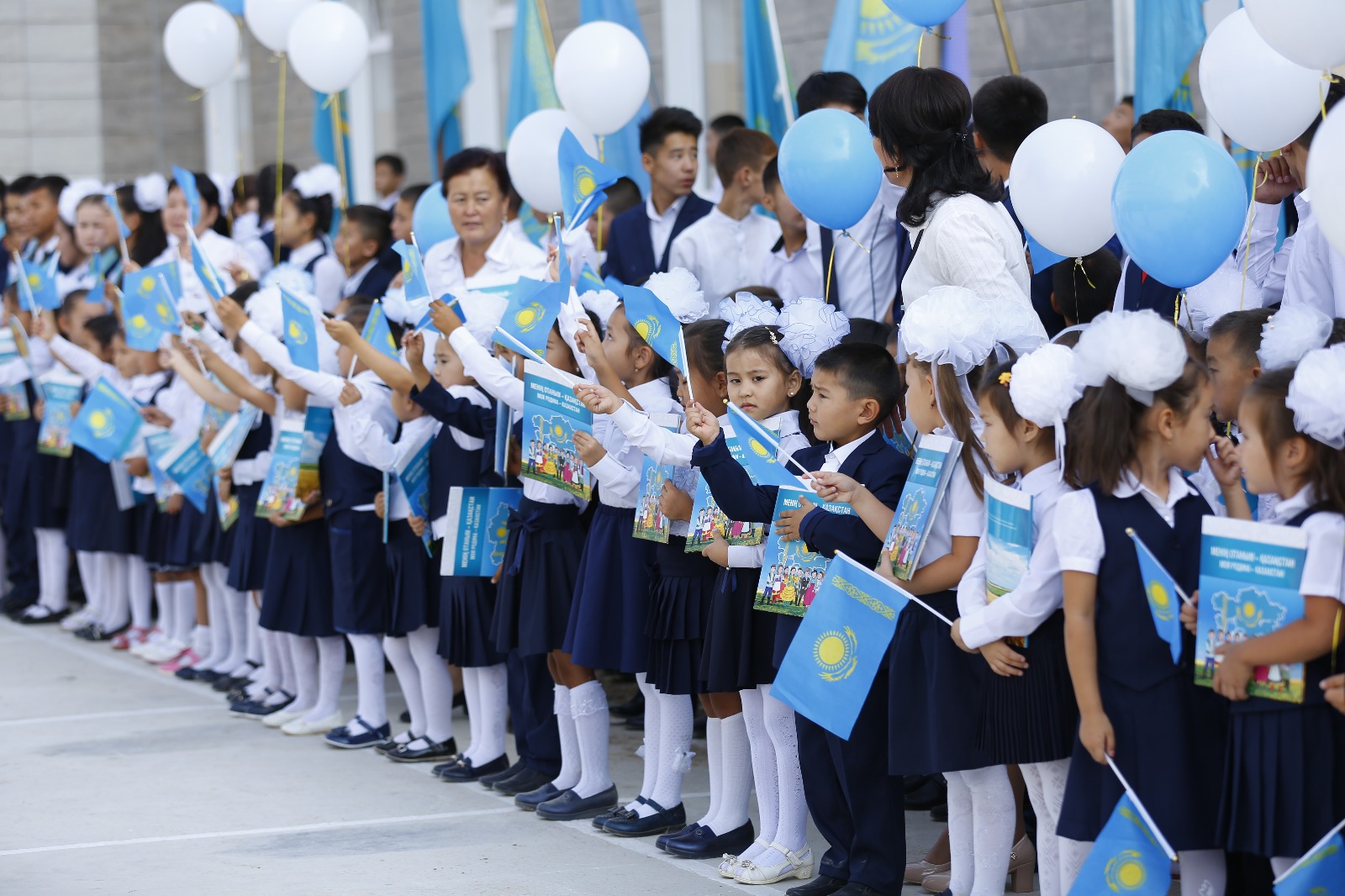 394 тысячи детей пошли в первый класс в Казахстане