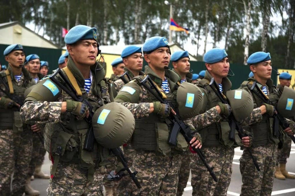 Казахстанские военные прибыли в Кыргызстан на учения «Рубеж-2021»