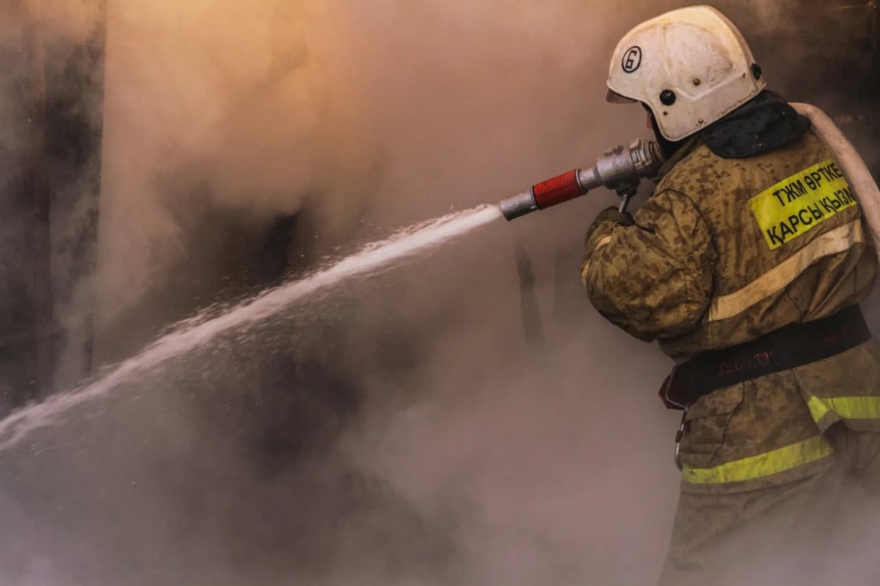 По 20 миллионов тенге получат семьи пожарных, погибших при взрывах близ Тараза