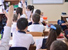 В Казахстане не хватает школ и педагогов