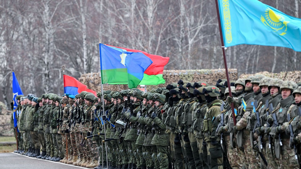 Вооруженные силы Казахстана проводят учения "Батыл тойтарыс 2022"